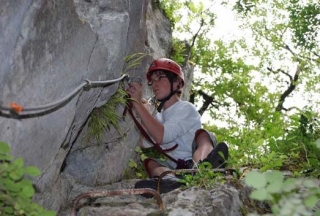 Entre rocas y árboles 